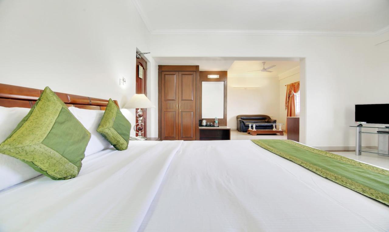 Treebo Trend President Suites Бангалор Экстерьер фото